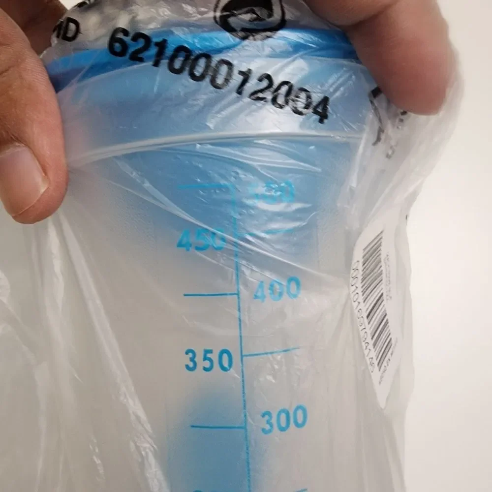 Tupperware Quick Shake Container with Blue Lid / Batirapido Azul